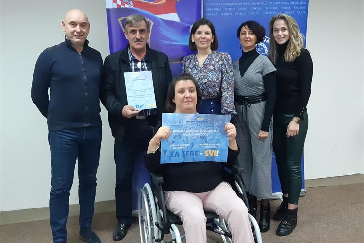 Slika /2022 godina/Slike uručenje med kolica u PU KA_17.11.22/4.jpg
